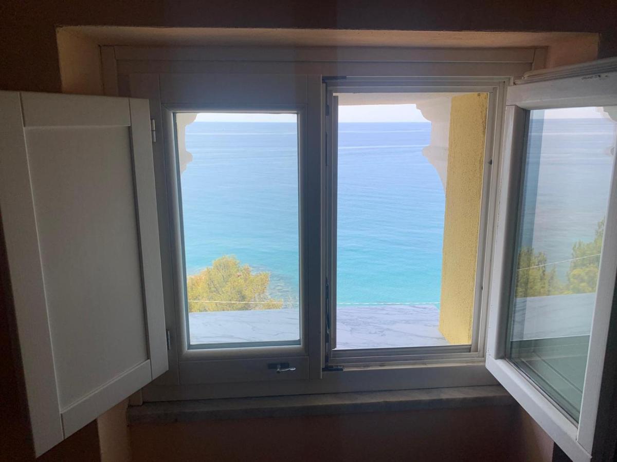 La Terrazza Nel Blu Imperia Exterior foto